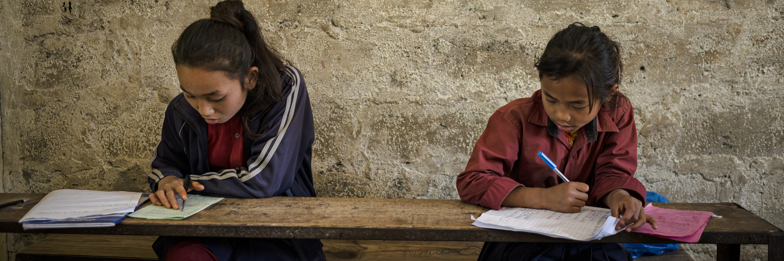 bambini che studiano